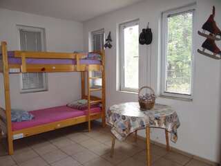 Хостелы 10 Coins Bed+Tours София Спальное место на двухъярусной кровати в общем номере для мужчин и женщин-6